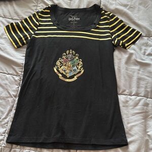 Warner Bros. Black & Yellow Harry Potter Hogwarts Tee (S)